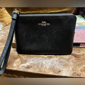Coach Corner Zip Wristlet Black